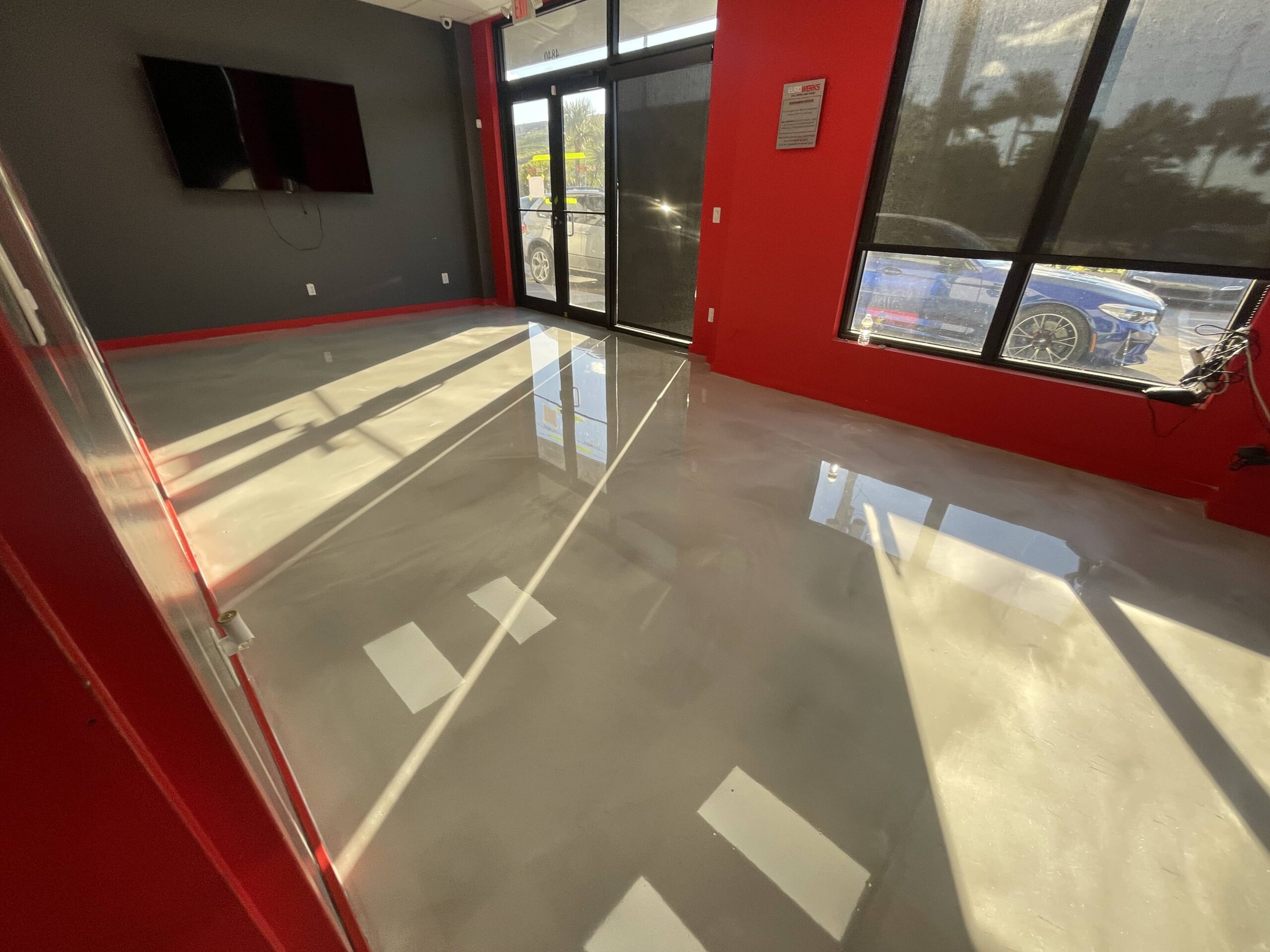 White glitter floors min 2 scaled